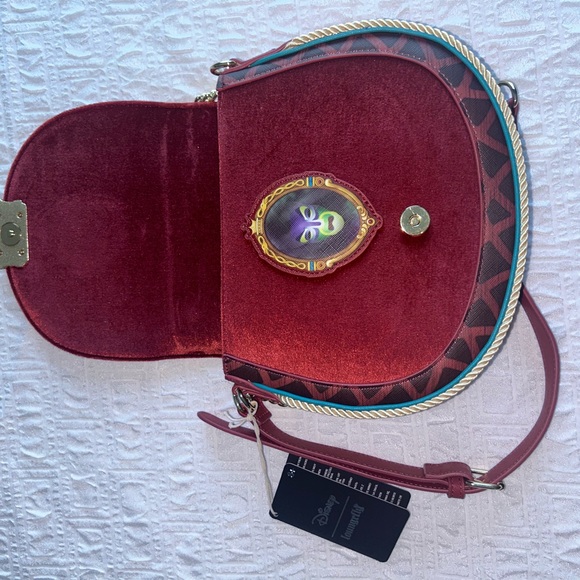 Loungefly Disney Snow White Evil Queen Throne Crossbody Bag - Picture 7 of 7